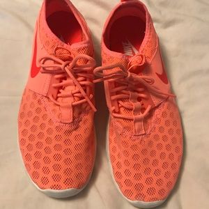 Nike Juvenate Tennis Shoes